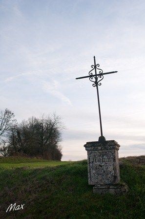 Croix a la sortie ouest de givry 4